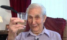 103-летний британец хочет стать самым старым татуированным человеком