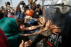 СМИ: мигранты устроили очередной бунт на греческом острове Самос