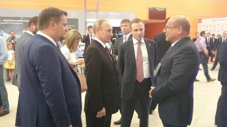 В.Путин с главой "Интерскола" С. Назаровым