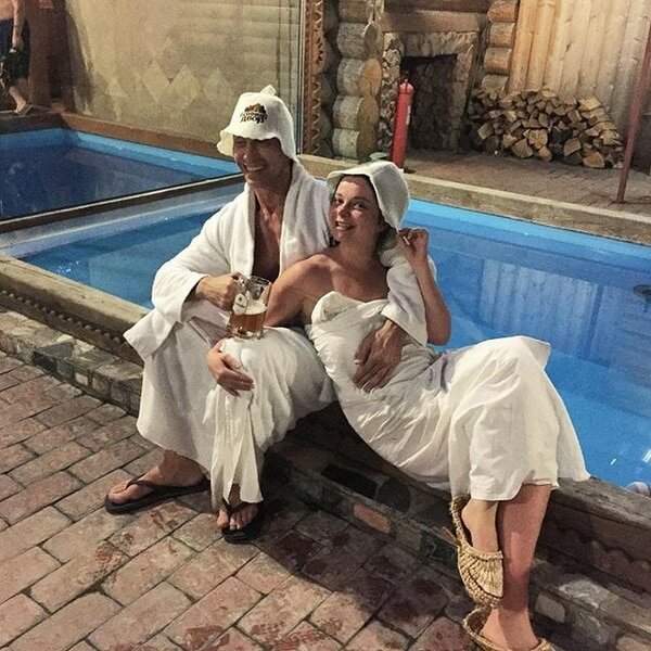 Наташа Королёва показала фото отдыха в бане с Тарзаном