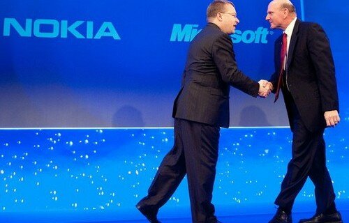 Nokia Chief Executive Stephen Elop (L) s