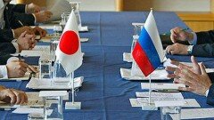 флаги России и Японии