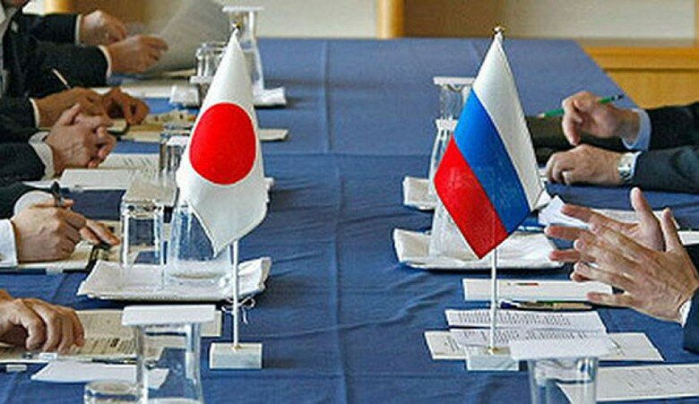флаги России и Японии