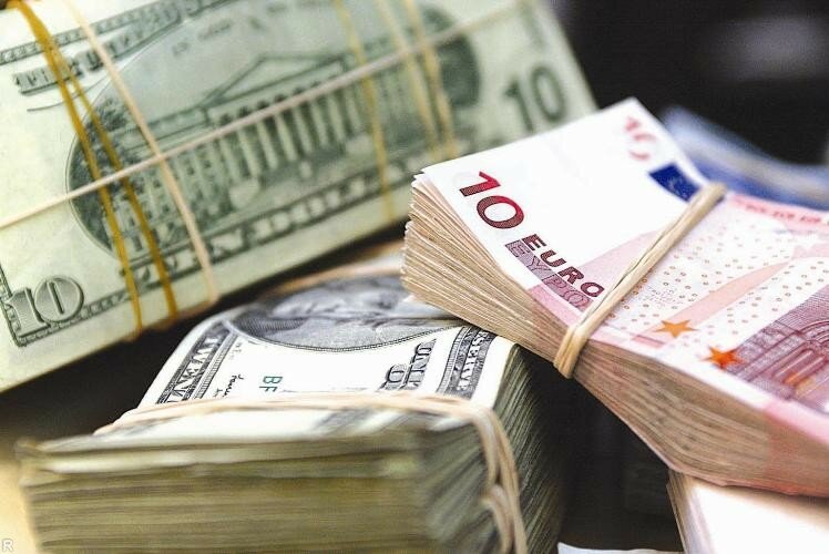 Руб. несколько снизился к доллару и евро на старте торгов Руб. несколько снизился к доллару и евро на старте торгов