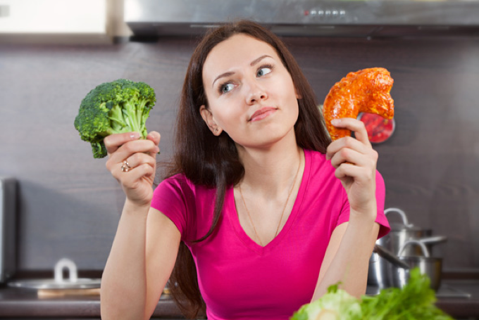 woman-wondering-whether-to-eat-meat-or-vegetables-1